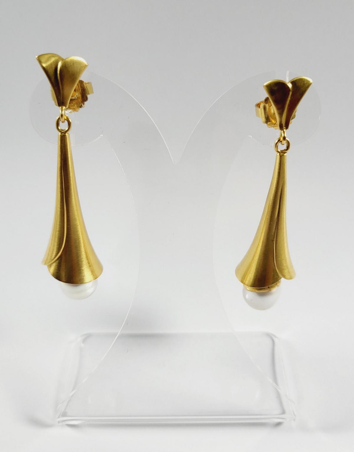 Paar Ohrringe mit Mabe-Perlen, 18 Karat Gelbgold, Design: Quinn