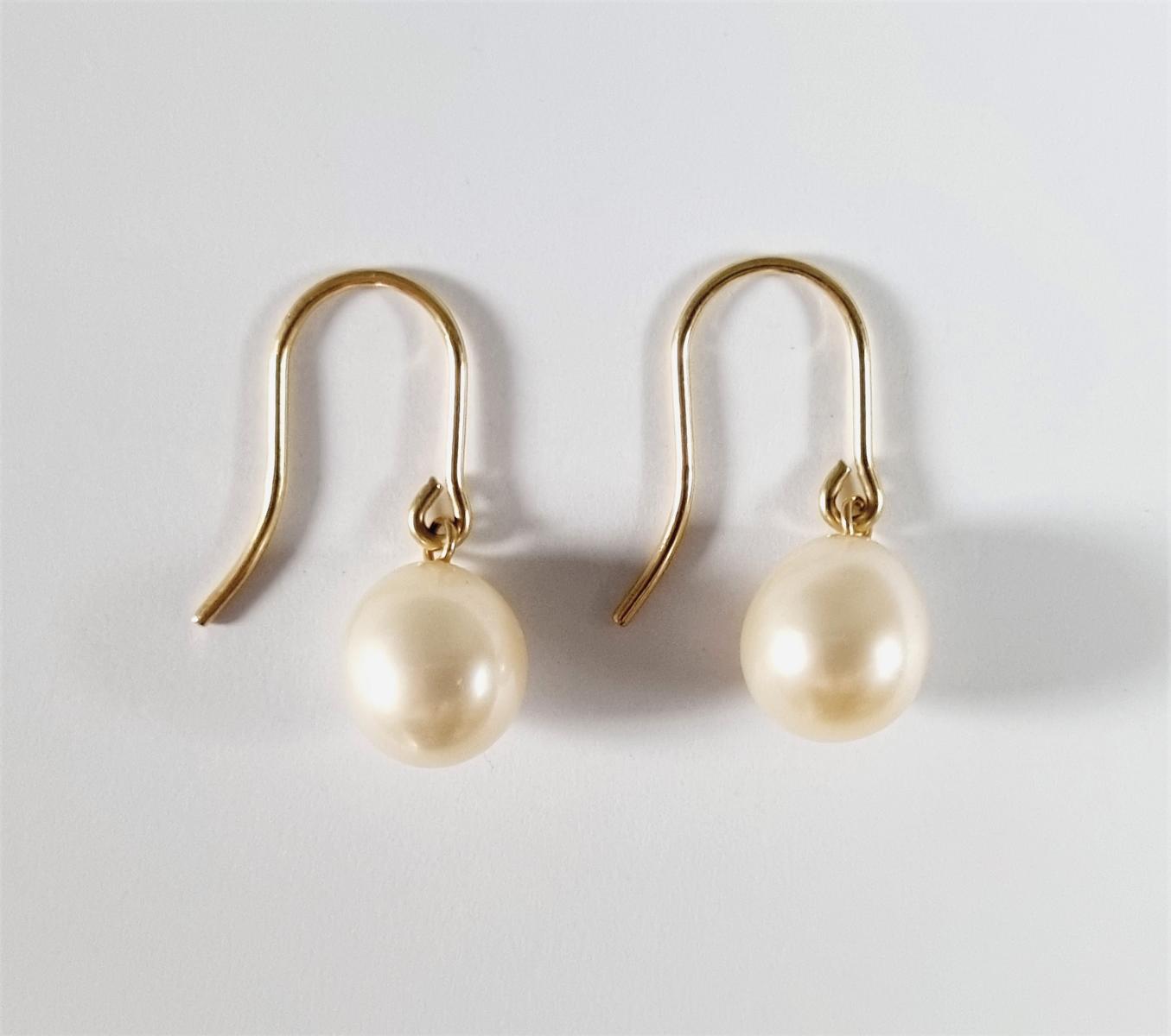 Paar Ohrringe mit Perle, 14 Karat Gelbgold