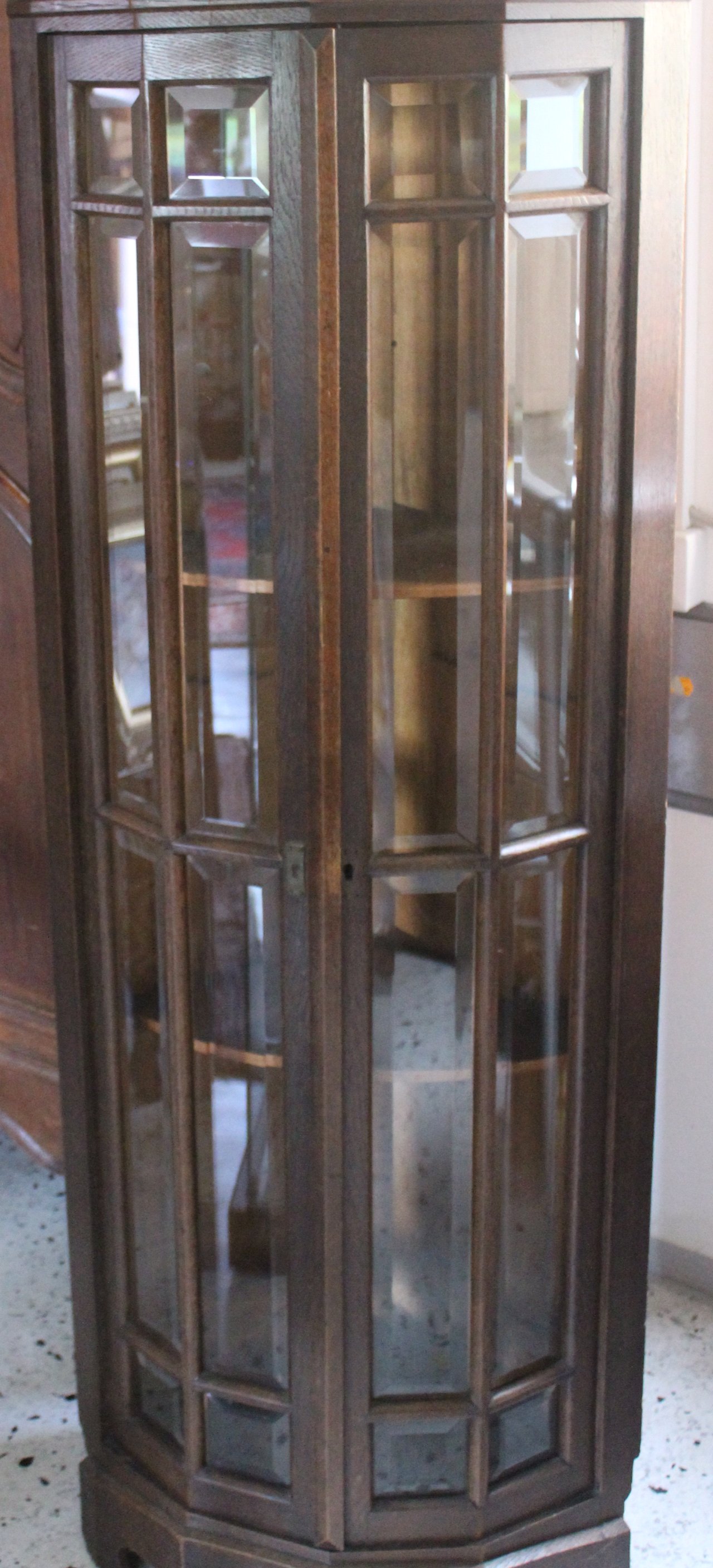 Eckvitrine | Badisches Auktionshaus
