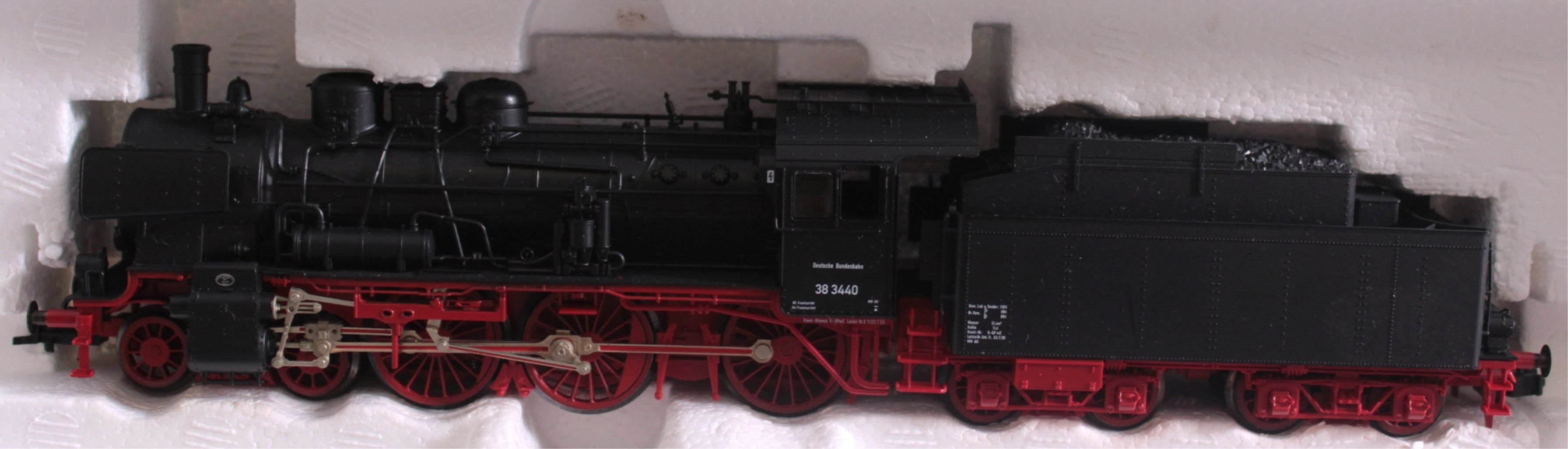 Fleischmann Dampflok 4165 Spur H0 mit Tender und 4 Waggons Badisches