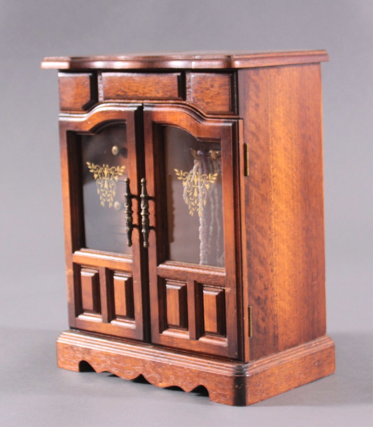 Schmuckschränkchen | Badisches Auktionshaus