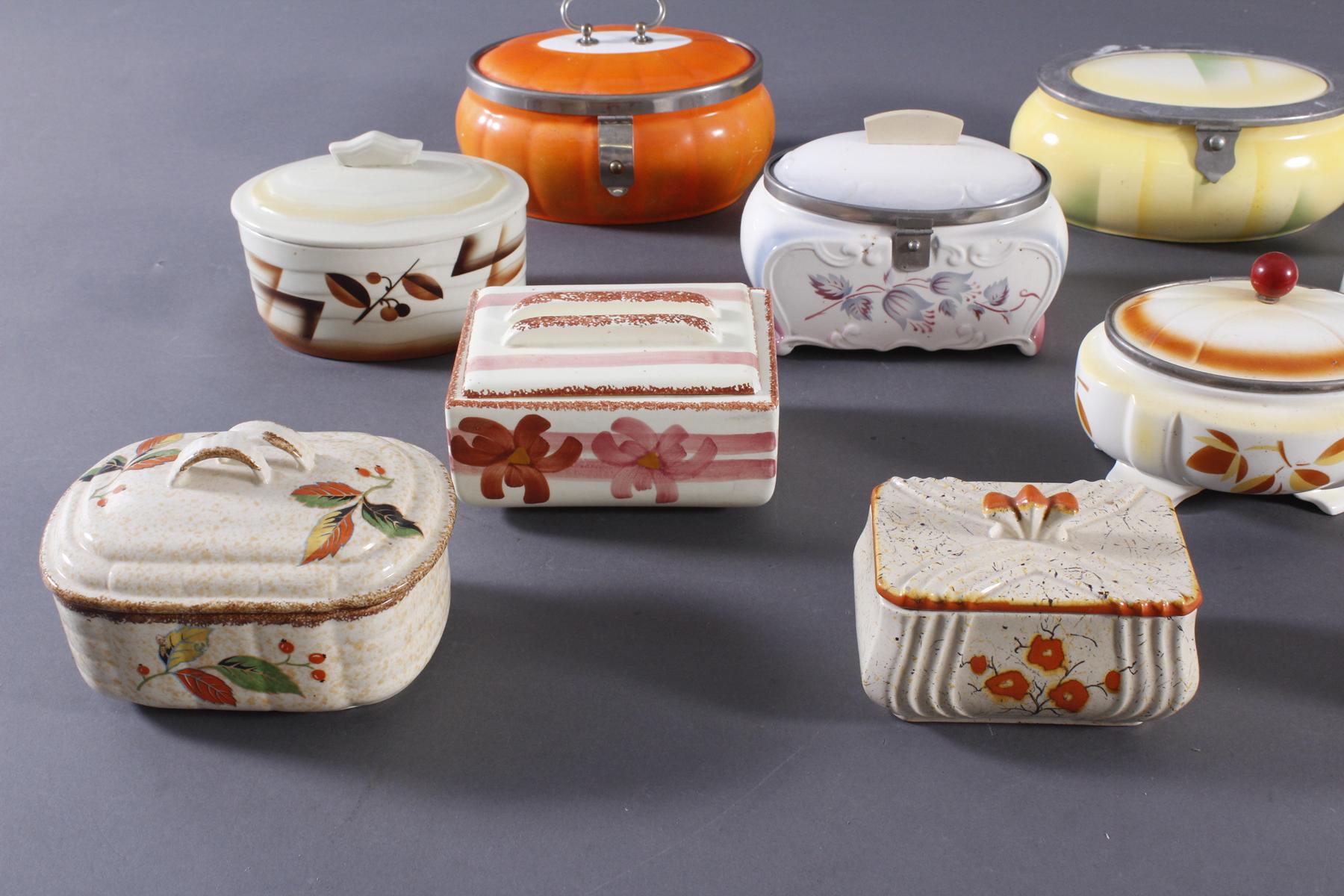 10 Keramik Gebäck- / Aufbewahrungsdosen | Badisches Auktionshaus