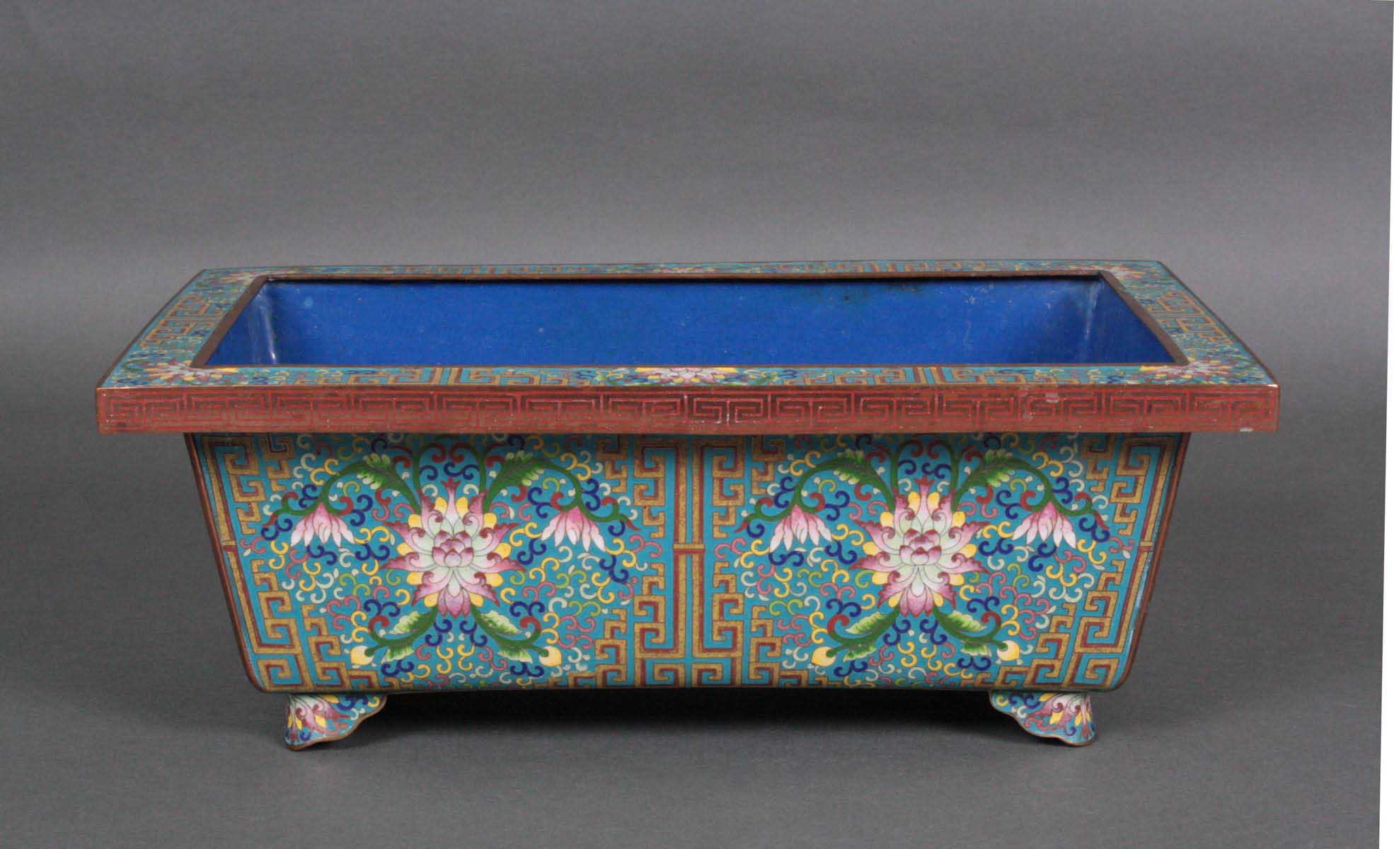 rechteckiger-cloisonne-cachepot-badisches-auktionshaus