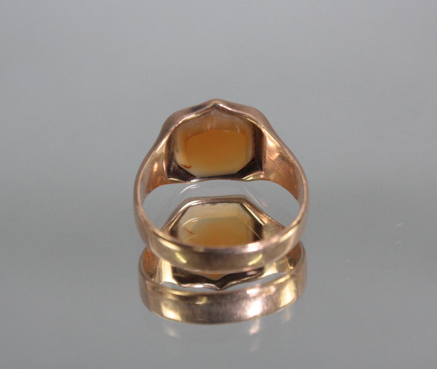 damenring-mit-carneol-375er-gelbgold-badisches-auktionshaus