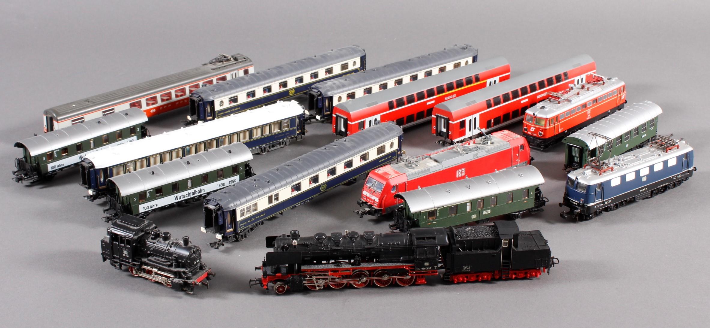 Konvolut Eisenbahn Spur HO Märklin HO Dampfloks mit 6 Waggons