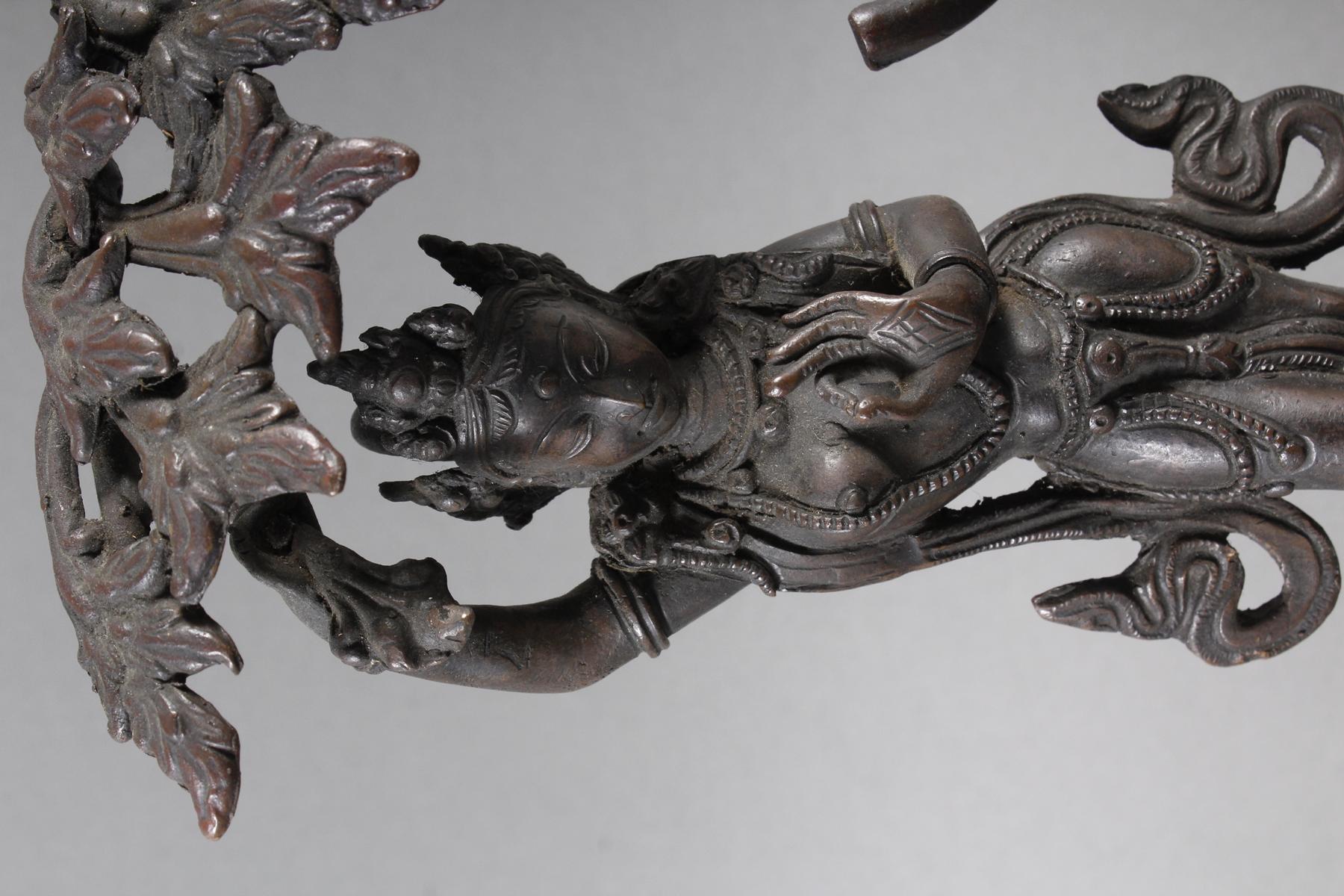 Indische Gottheit unter einem Baum auf Lotospodest stehend , 19. / 20. Jahrhundert-2