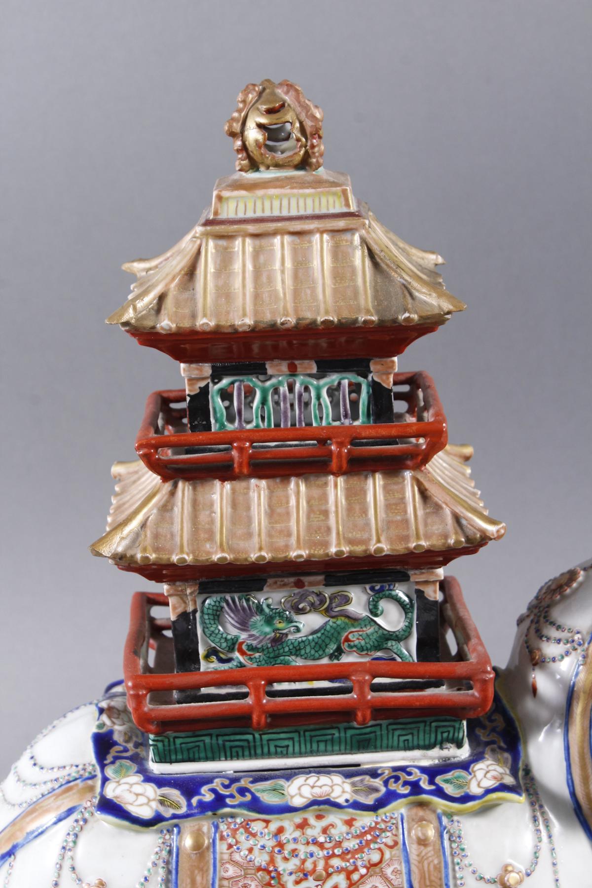 Porzellanelefant mit Pagode auf dem Rücken. China 18./19. Jahrhundert-5