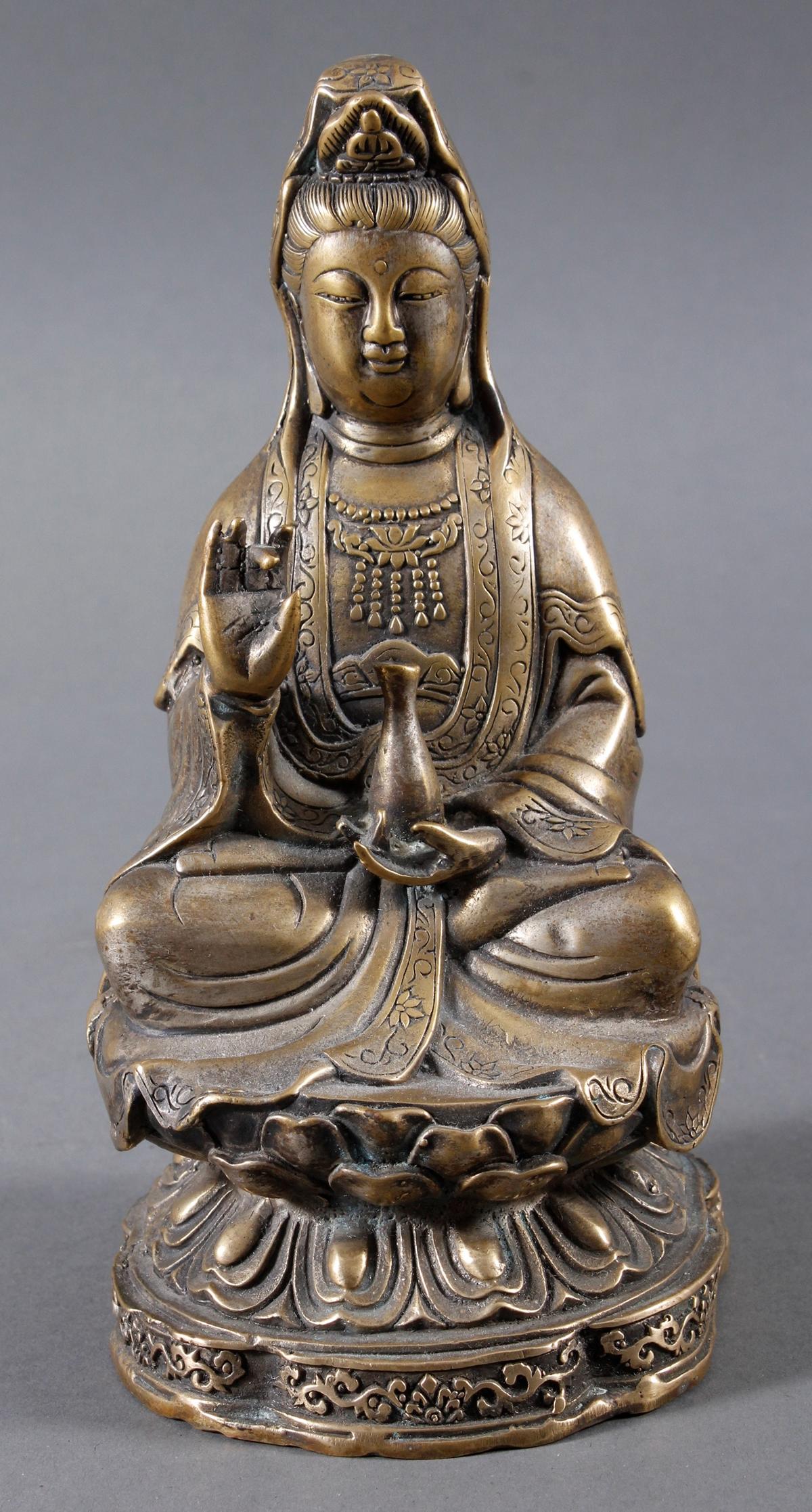Guanyin Buddha aus Bronze Badisches Auktionshaus