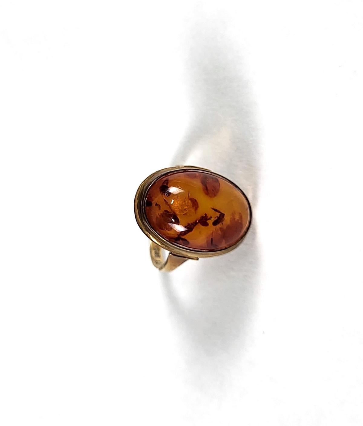 Damenring mit Bernsteincabochon, 14 kt Gelbgold