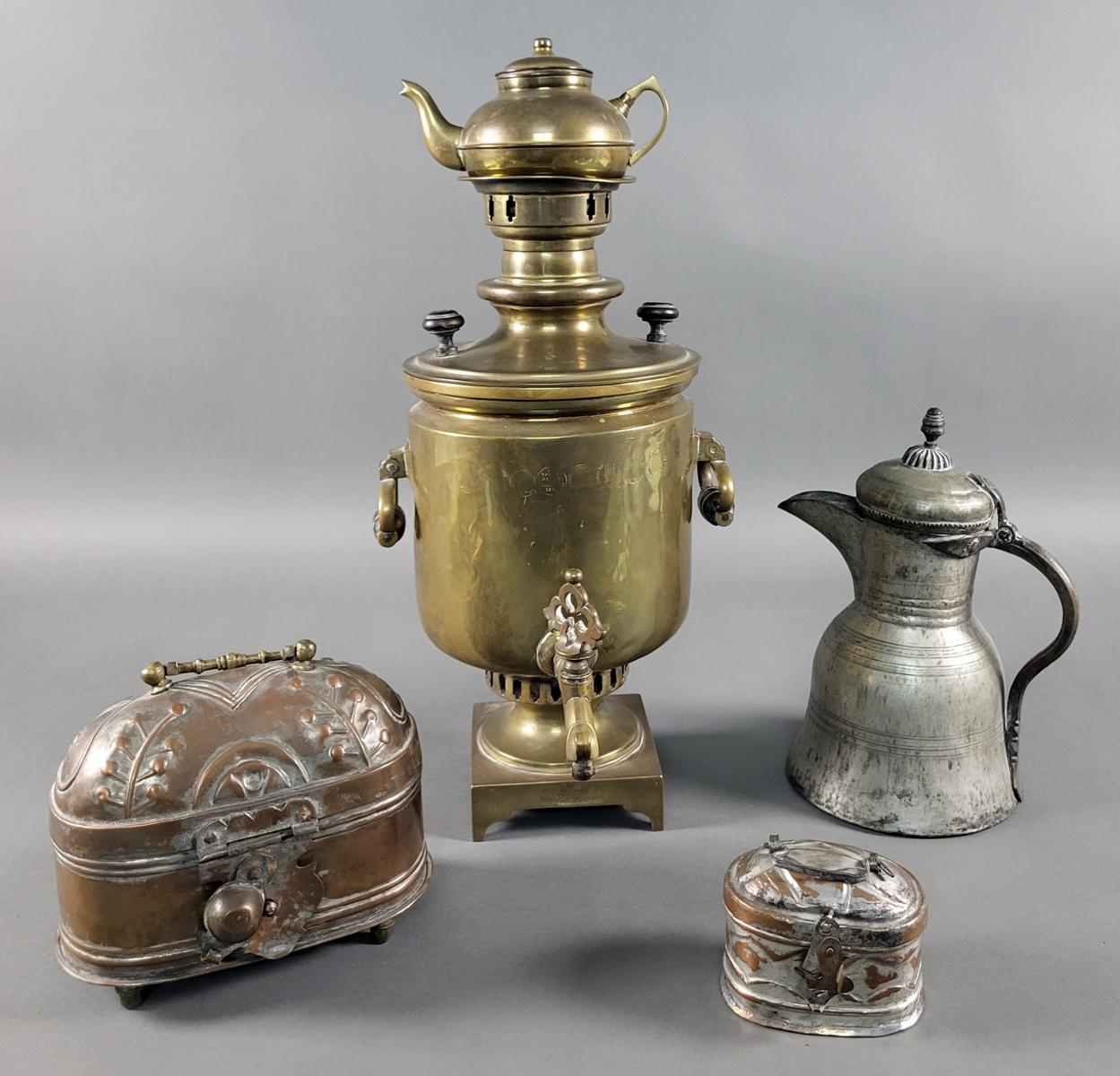 Russischer Samowar, Orientalische Kanne und Räuchergefäße, 19 ...