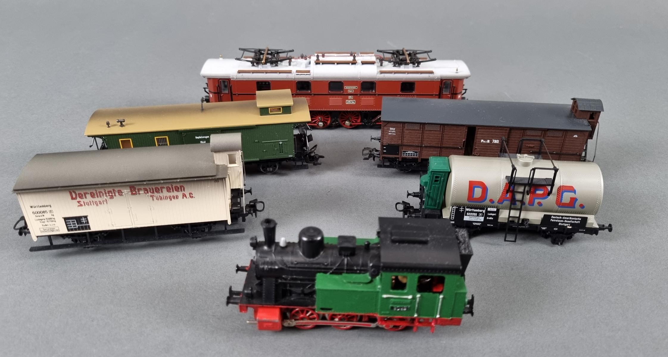 2 Märklin Loks mit 4 Wagons Badisches Auktionshaus