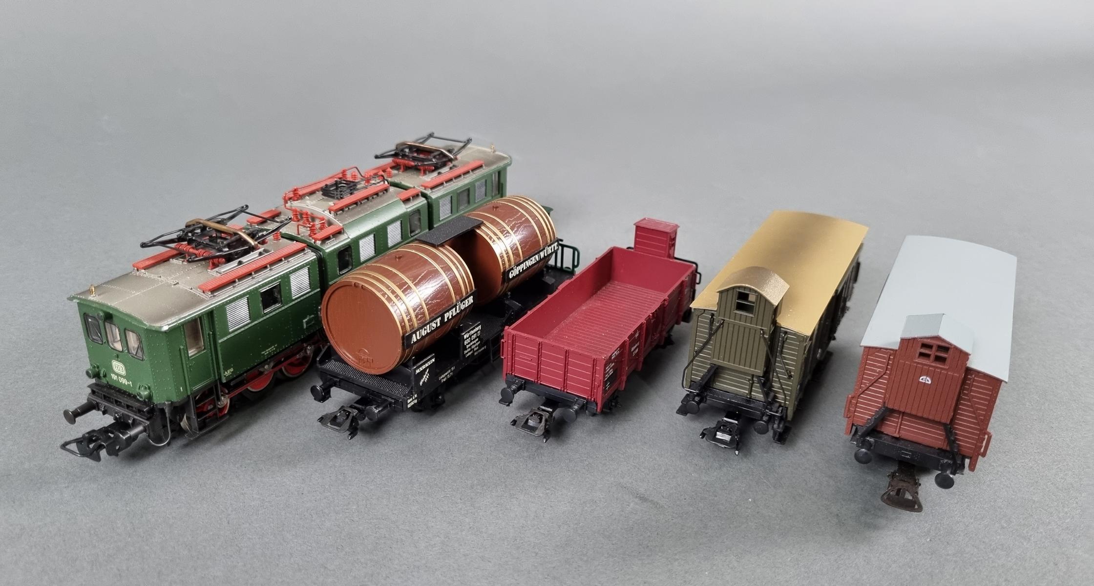 Märklin H0 3329 Dampflok BR 191 0991 mit 4 Wagons Badisches Auktionshaus