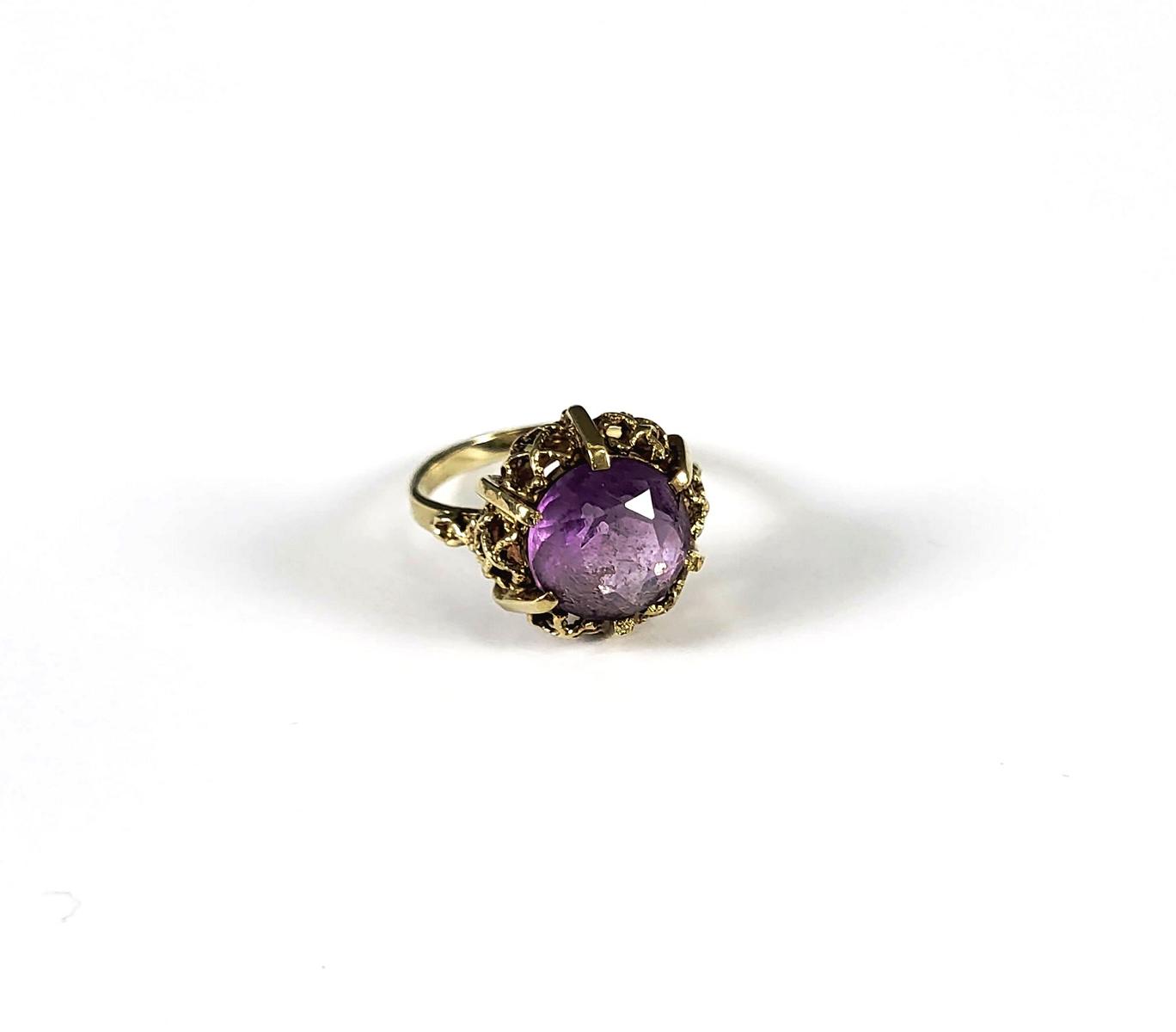 Damenring mit Amethyst, 8 Karat Gelbgold