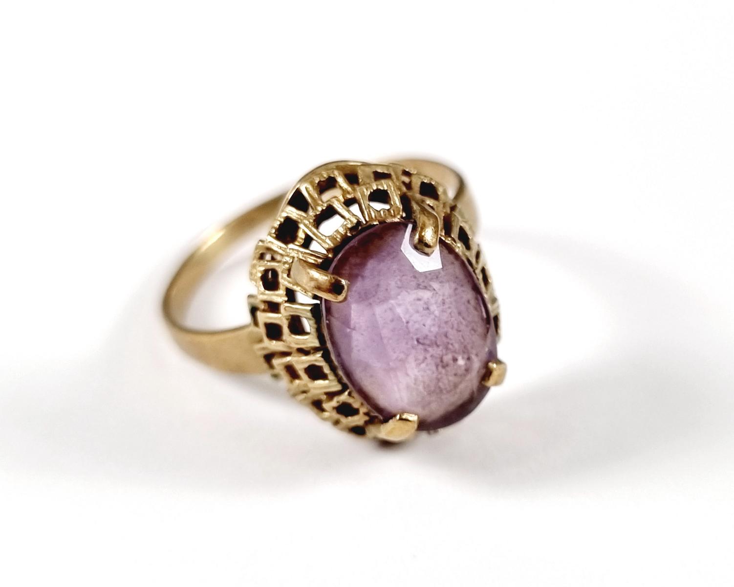 Damenring mit facettiertem Amethyst, 8 Karat Gelbgold