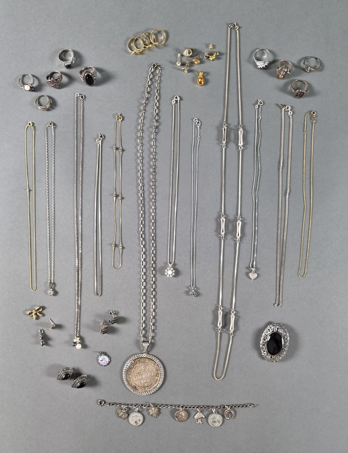 Schmucknachlass mit Silber- und Goldschmuck