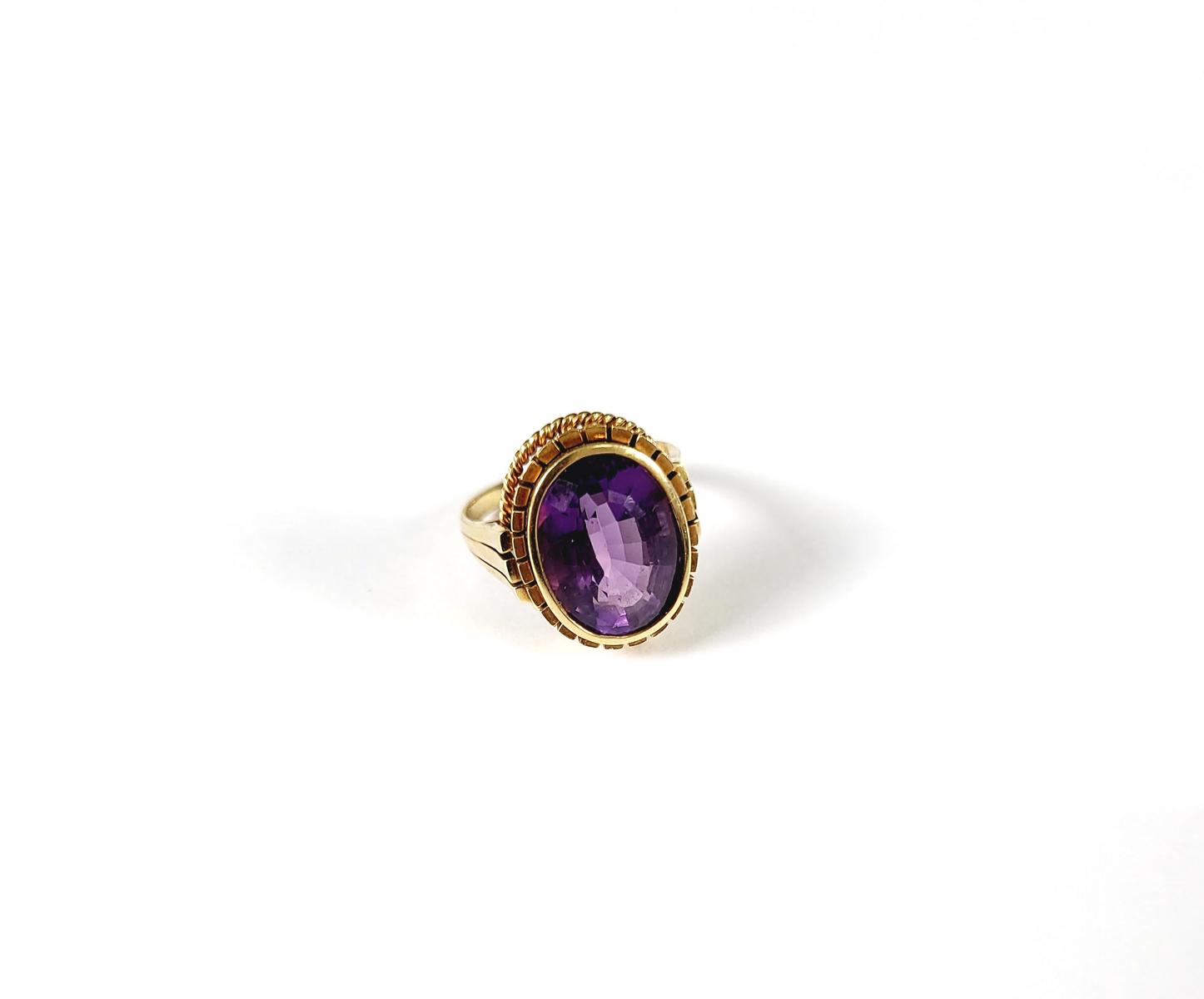 Damenring mit Amethyst, 14 Karat Gelbgold