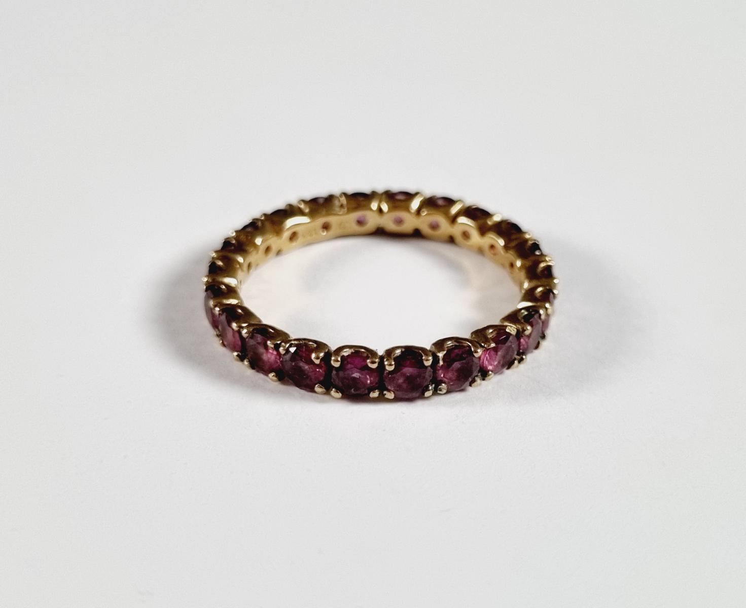 Damenring mit Amethysten, 8 Karat Gelbgold